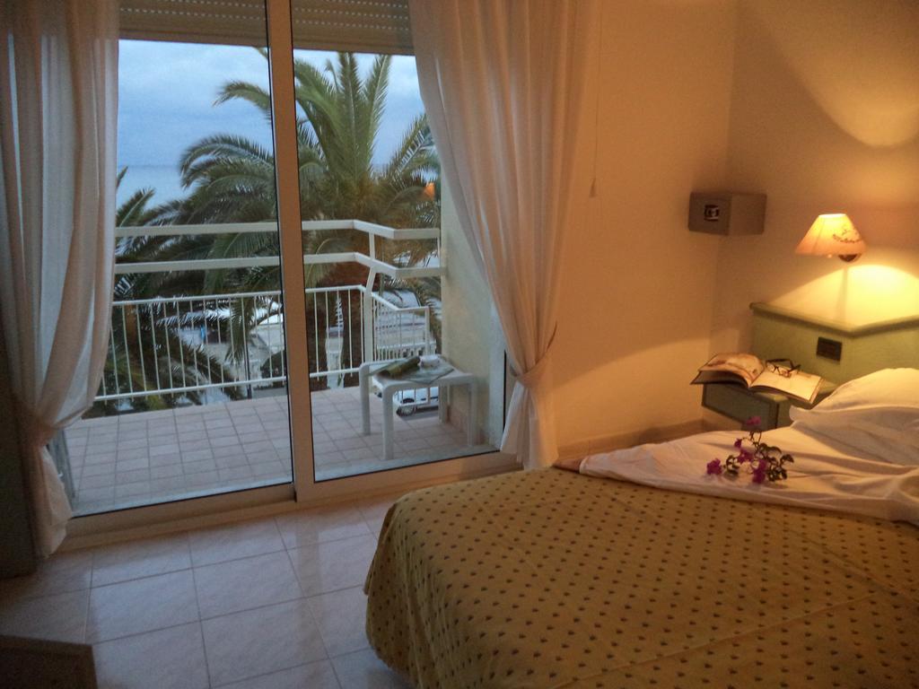 Hotel Miramare Diano Marina Bagian luar foto