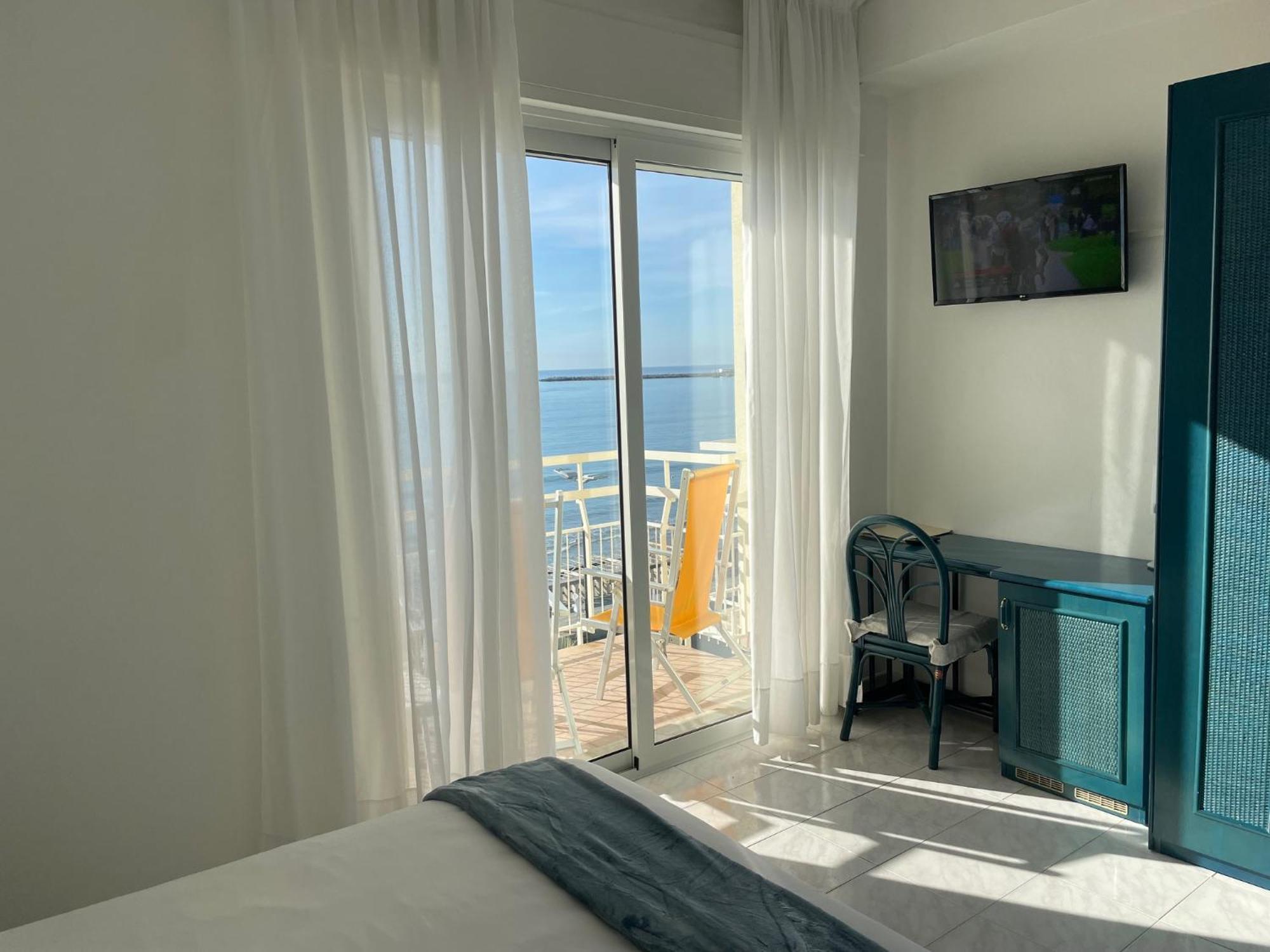 Hotel Miramare Diano Marina Bagian luar foto