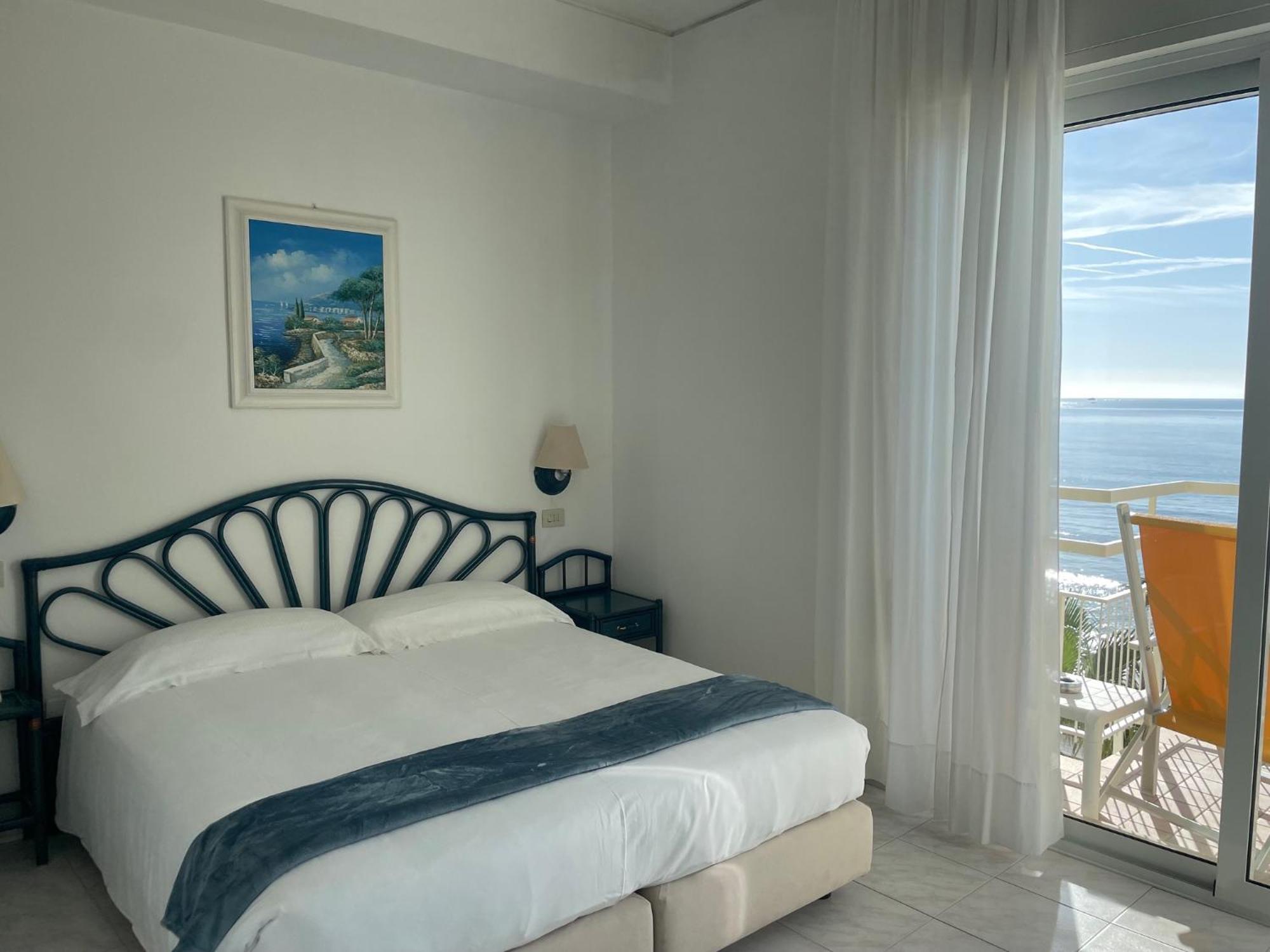 Hotel Miramare Diano Marina Bagian luar foto