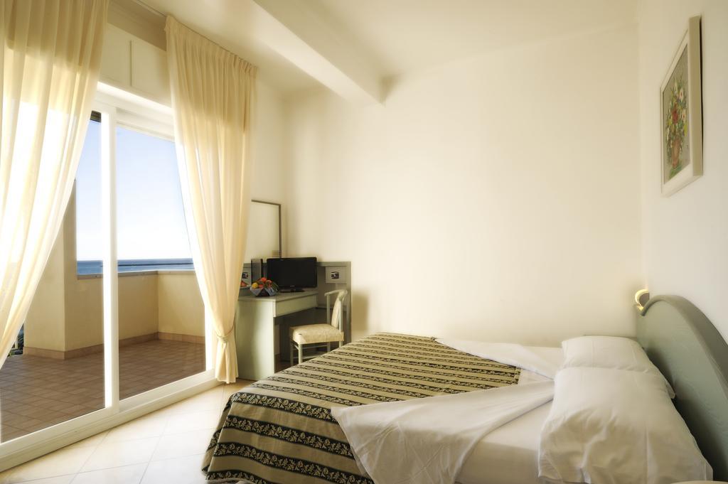 Hotel Miramare Diano Marina Bagian luar foto