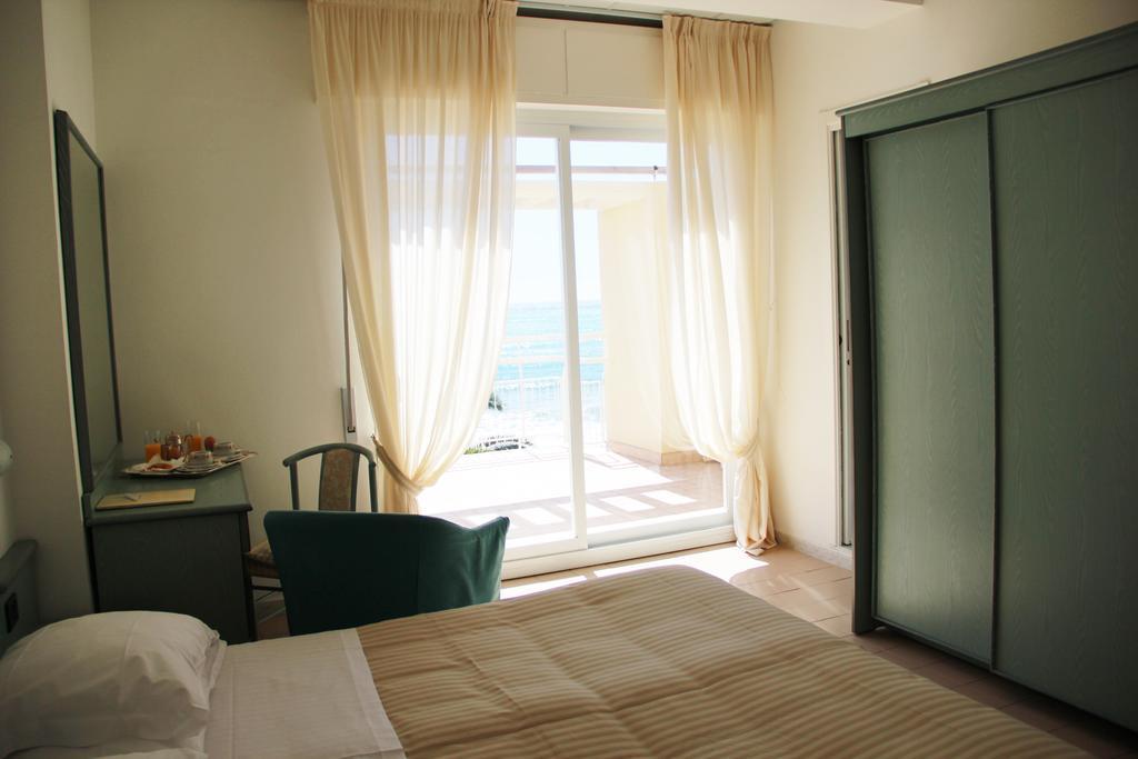 Hotel Miramare Diano Marina Bagian luar foto